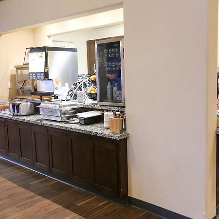 Days Inn By Wyndham Calgary Airport Esterno foto