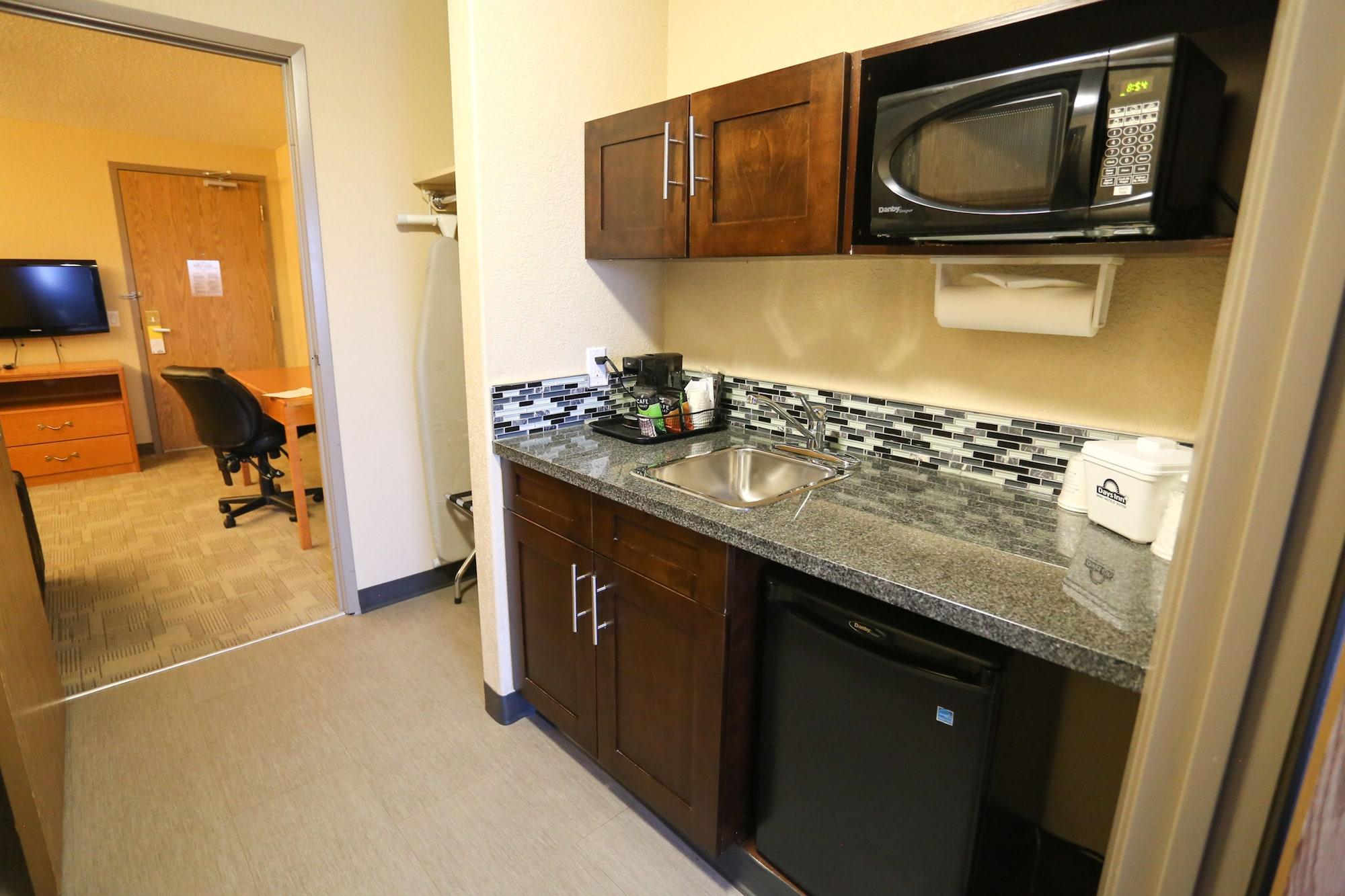 Days Inn By Wyndham Calgary Airport Esterno foto