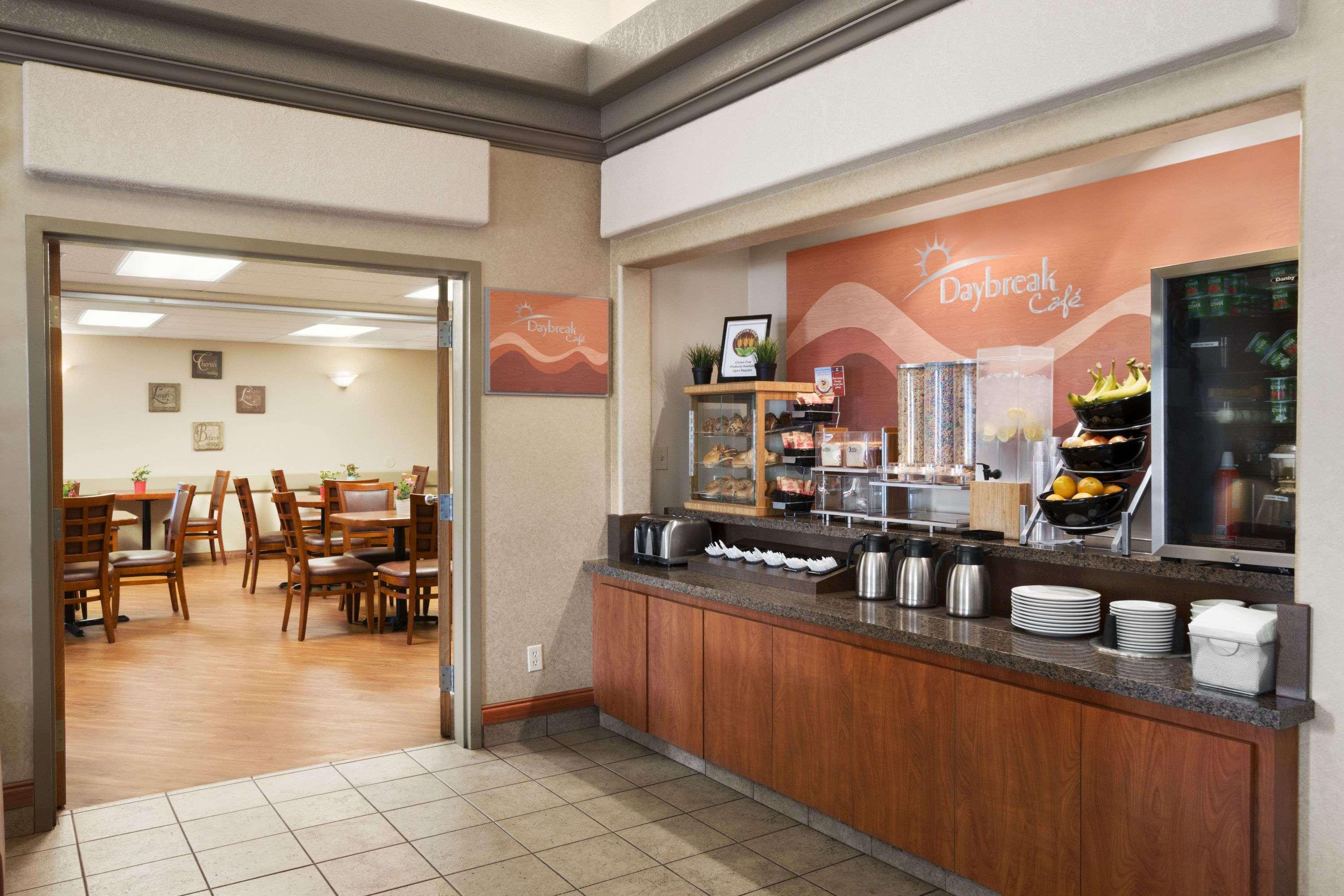 Days Inn By Wyndham Calgary Airport Esterno foto