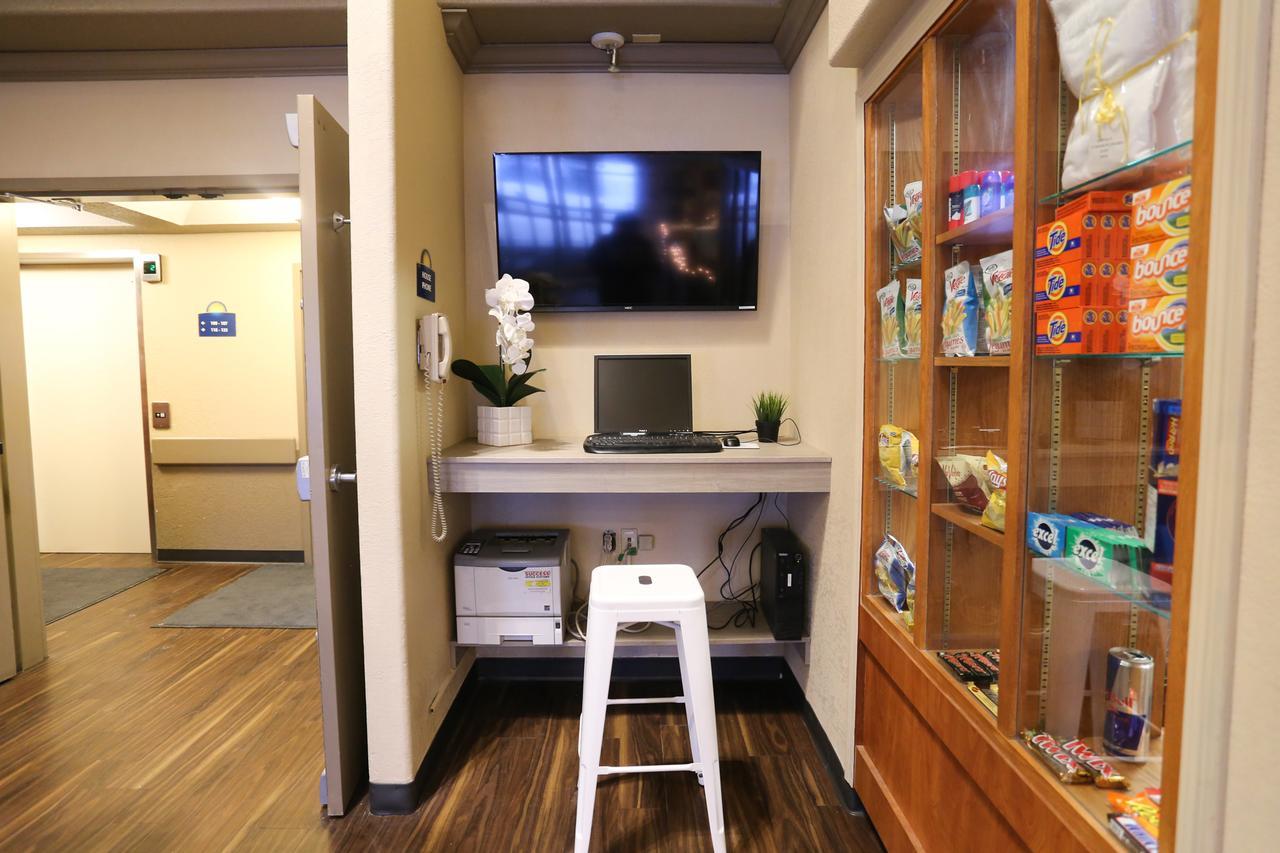 Days Inn By Wyndham Calgary Airport Esterno foto