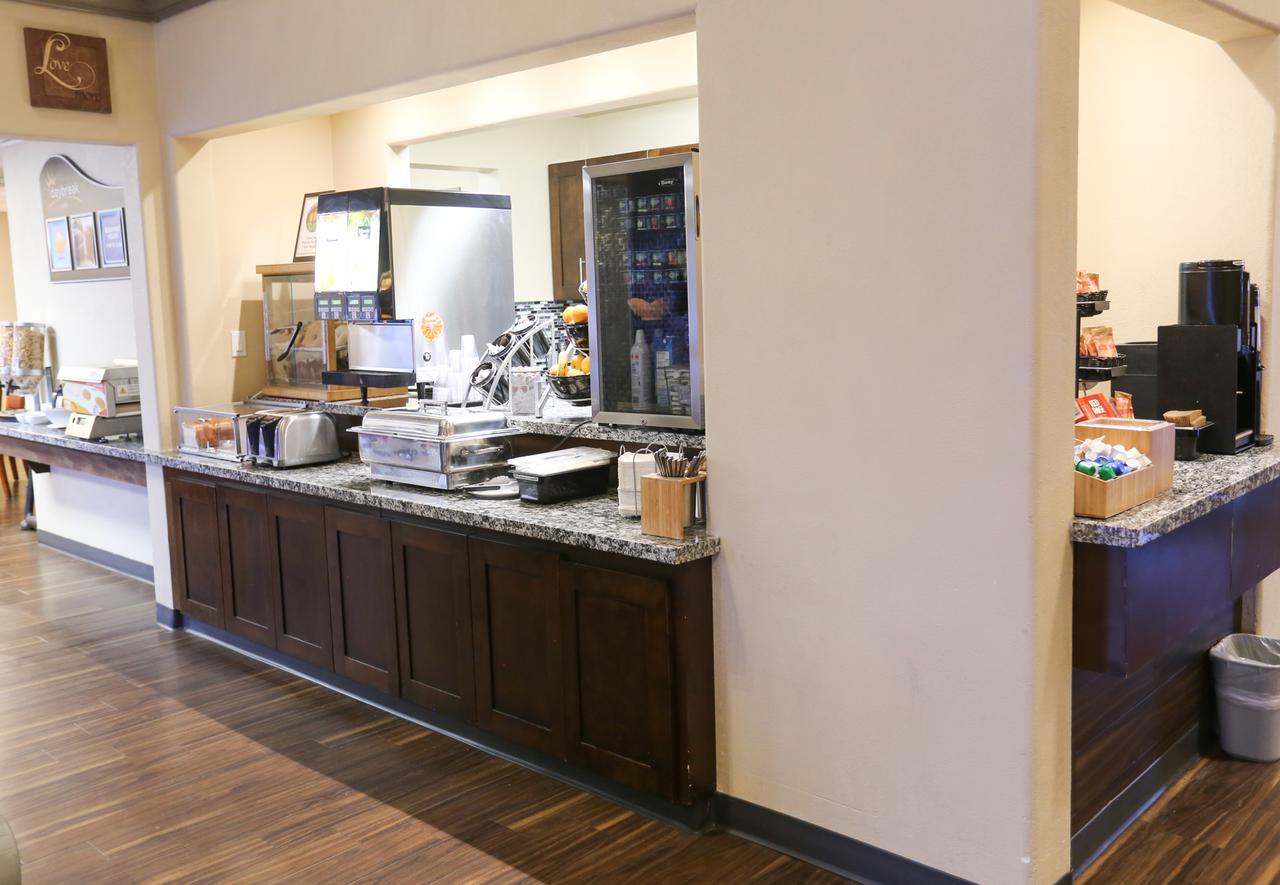 Days Inn By Wyndham Calgary Airport Esterno foto