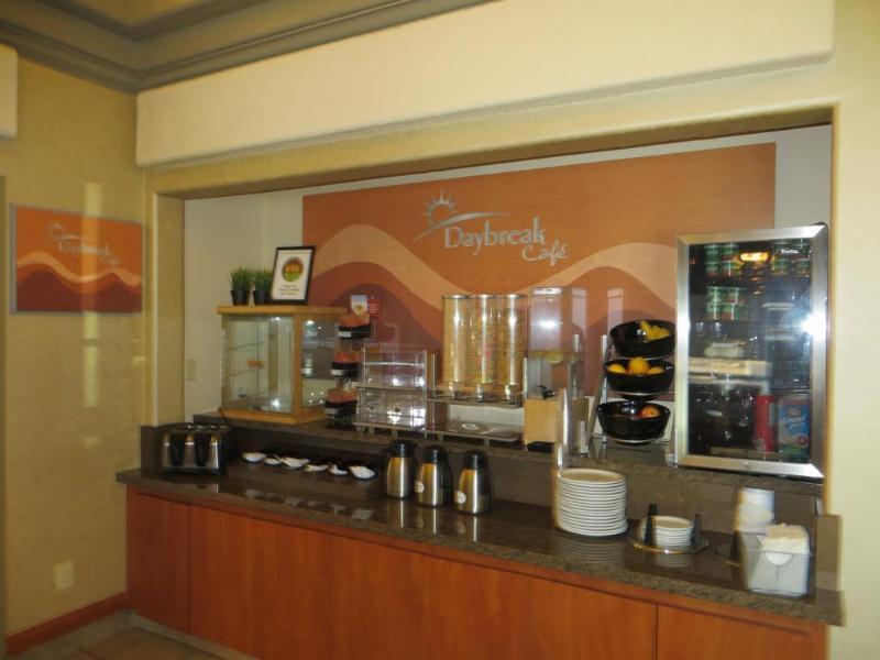Days Inn By Wyndham Calgary Airport Esterno foto